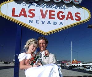 Avete mai pensato di sposarvi lontano da occhi indiscreti? Magari come fa qualche vip per non essere paparazzato anche nel giorno più romantico della sua vita? Las Vegas è la...